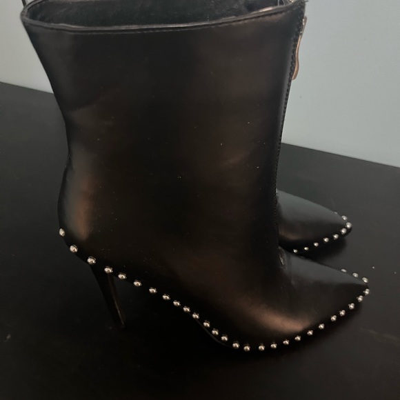 Black boots with stud. - Picture 2 of 6